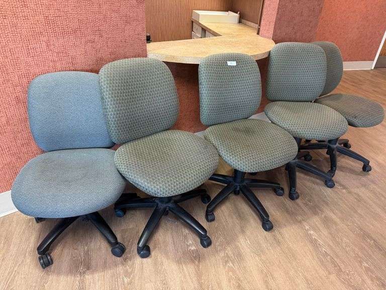 5 Rolling Chairs