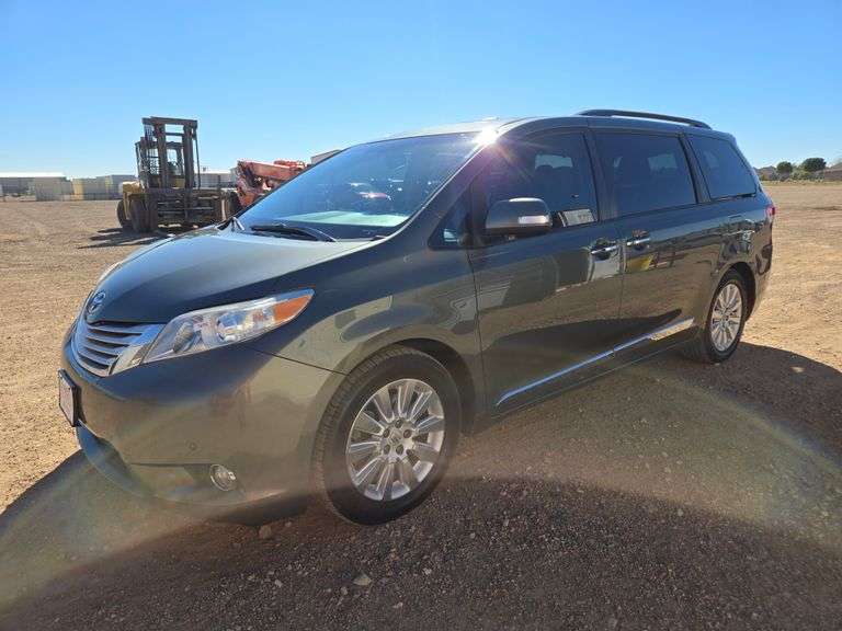 2014  Toyota  Sienna Limited / XLE  Wagon 4D