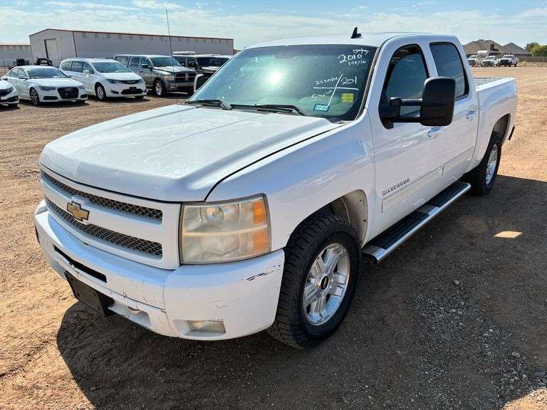 2010  Chevrolet  Silverado 1500 LT  Crew Cab 4D