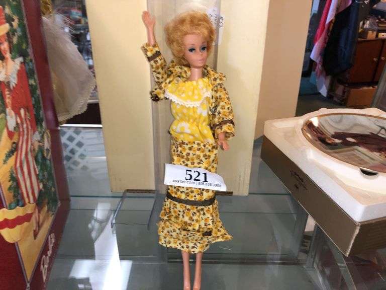 Vintage 1962 Midge Barbie