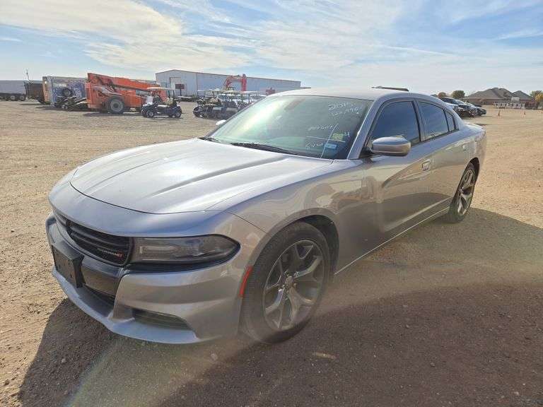 2015  Dodge  Charger SXT  Sedan 4D
