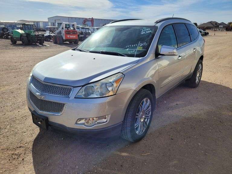 2010  Chevrolet  Traverse LT  SUV 4D