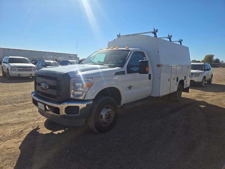 2013  Ford  F350 Super Duty XL   Cab/Chassis / Regular Cab 2D
