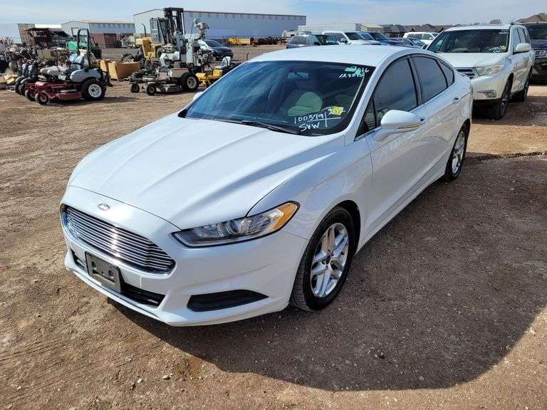 2016  Ford  Fusion SE  Sedan 4D