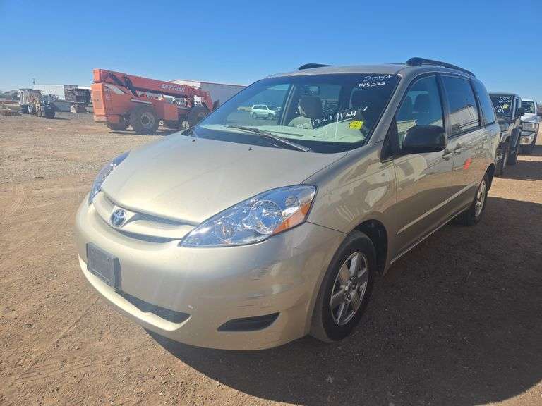 2007  Toyota  Sienna CE  Wagon 4D