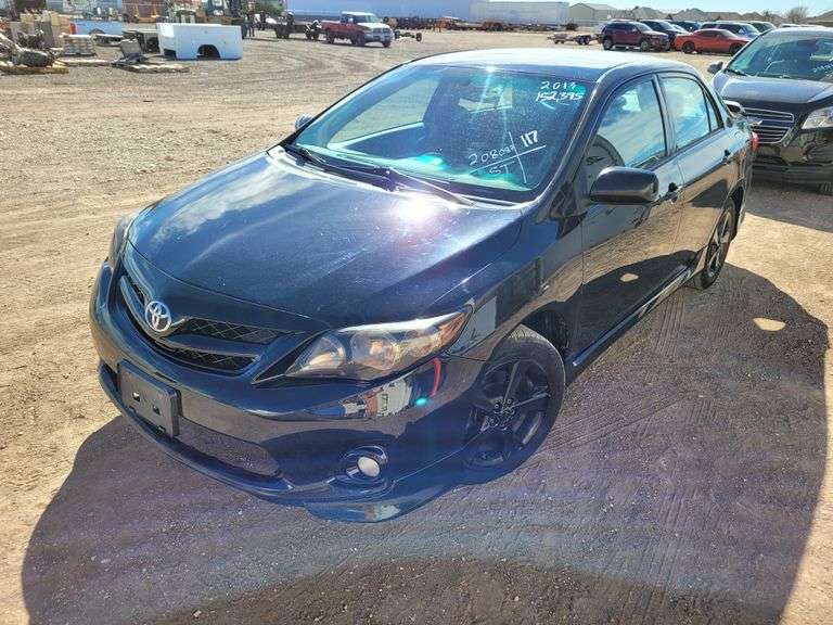 2013  Toyota  Corolla  Sedan 4D