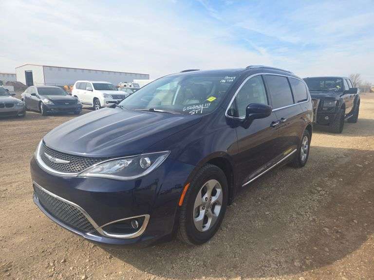 2017  Chrysler  Pacifica Touring L Plus  Wagon 4D
