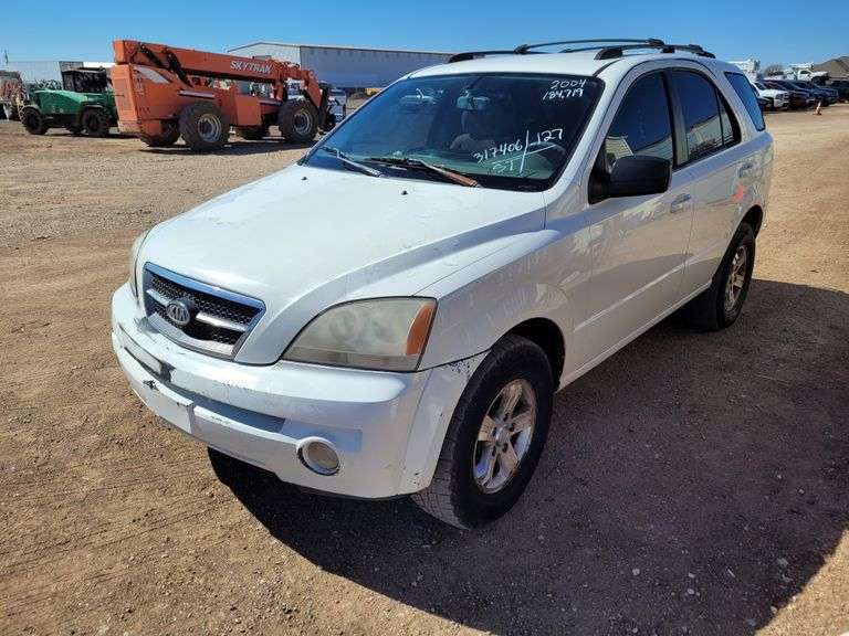 2004  Kia  Sorento  SUV 4D