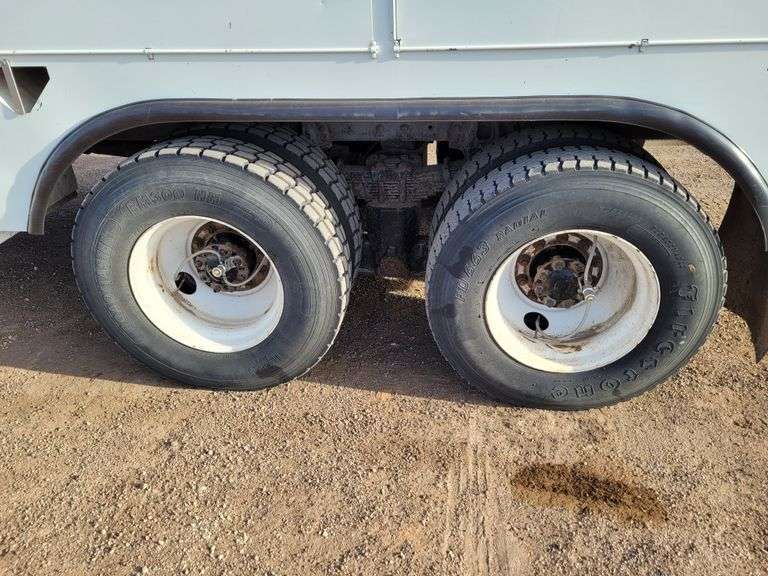 2011  International Harvester  SX525  Truck  Digger Derrick Truck
