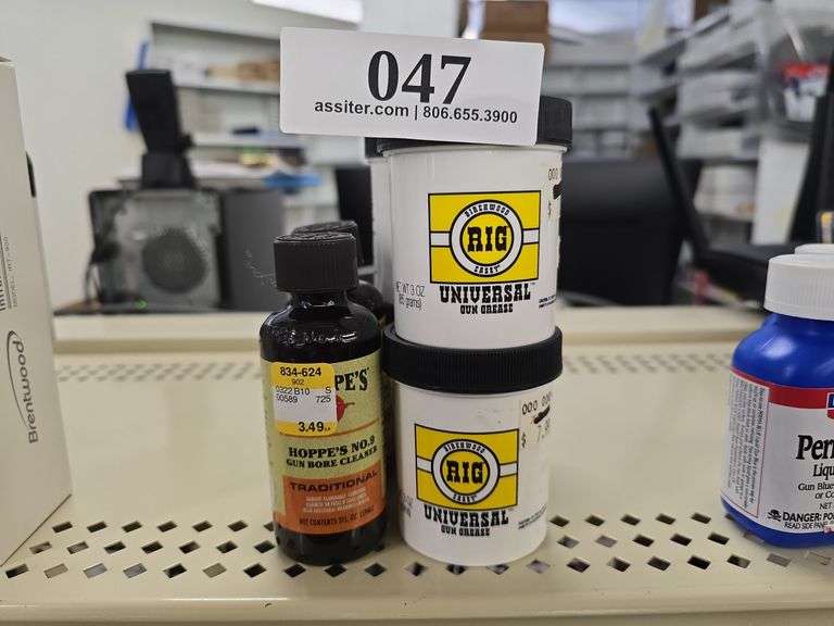 (4) Rig 3oz universal Gun Grease & (2) Hoppe's No 9 Gun Bore Cleaner