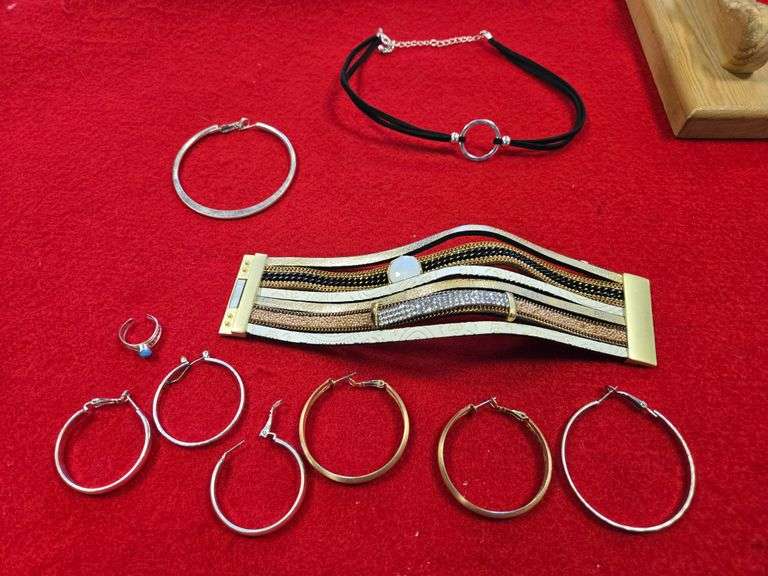 (1) Ring, (2) Bracelets, (7) Earrings