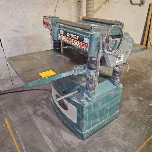 Grizzly Industrial 20" 5 H.P. 220V Single Phase Planer W/ Spiral Cutter Head G1033X   Extreme Series