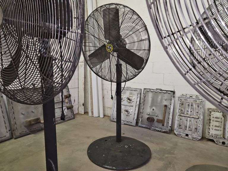 30" Airmaster Industrial Pedestal Fan UP3OLF16-H