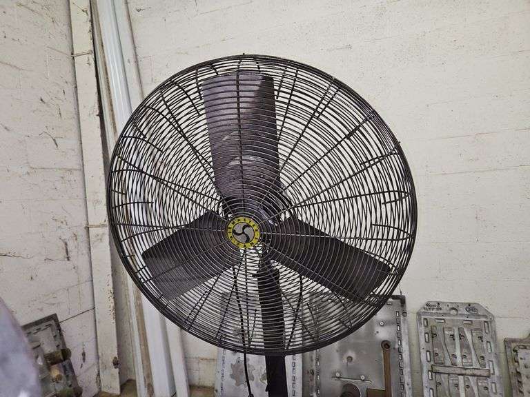 30" Airmaster Industrial Pedestal Fan UP3OLF16-H