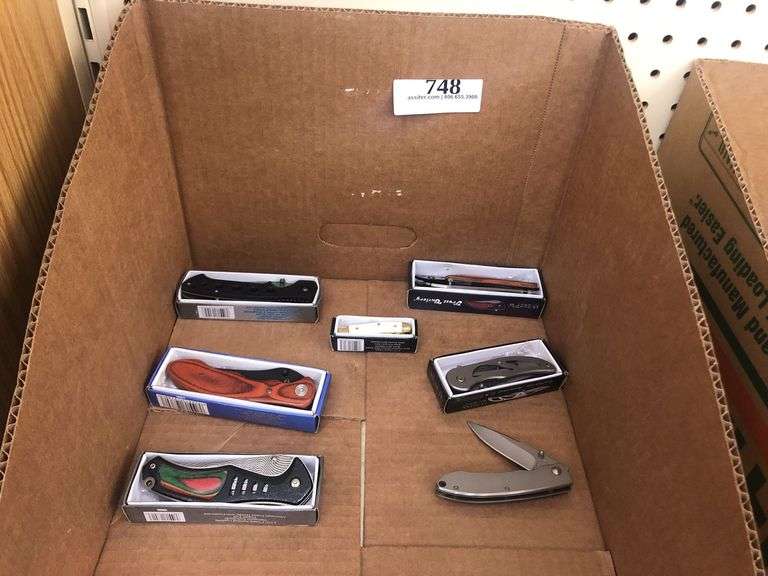 (7) Frost Cutlery Pocket Knives