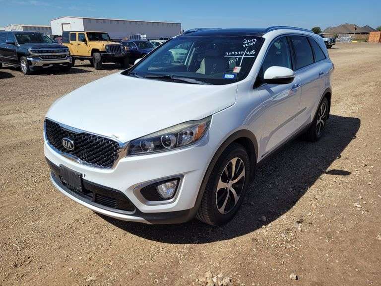 2017  Kia  Sorento EX  SUV 4D