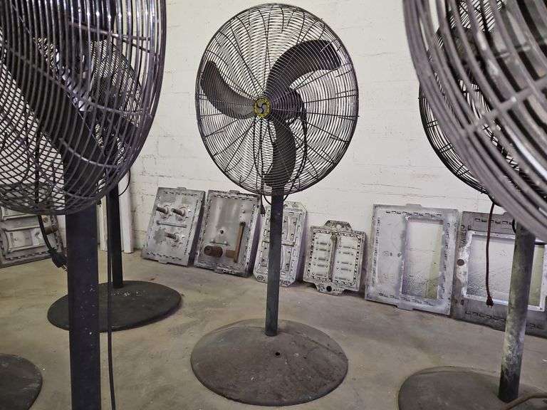 30" Airmaster Industrial Pedestal Fan UP3OLF16-S