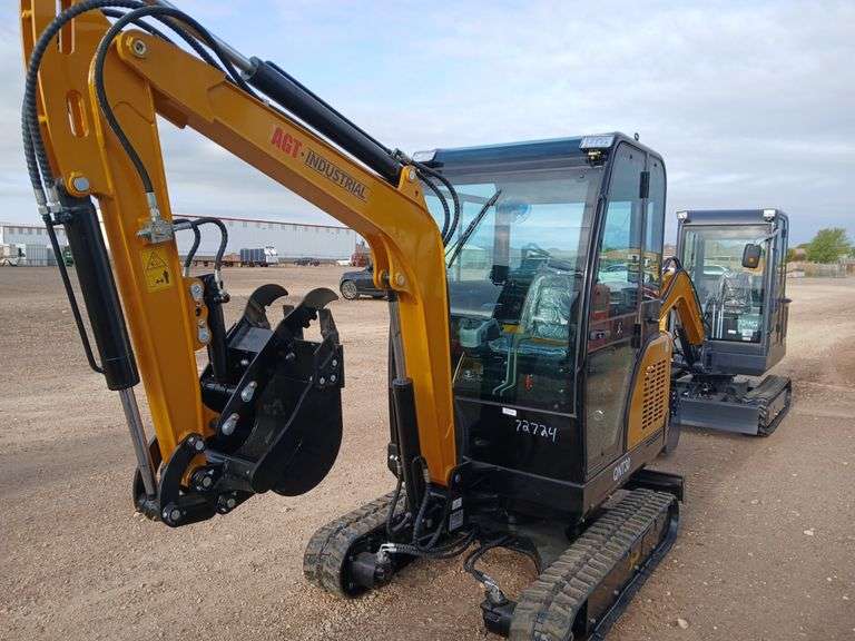 2025 AGT QNT30 Mini Excavator