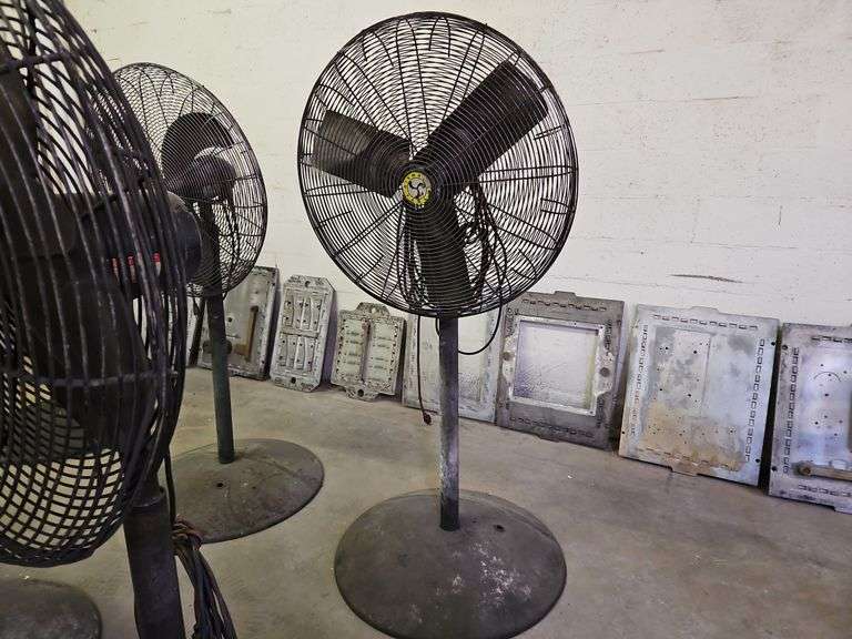 30" Airmaster Industrial Pedestal Fan UP3OLF16-H