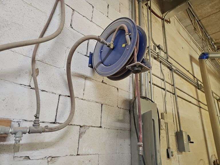 (3) Air Hoses & (2) Retractable Reel & Clock