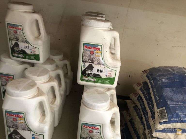 (7) 8lb Mag Chloride 8300 Ice Melter