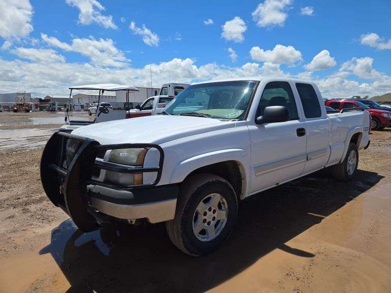 2005  Chevrolet  Silverado 1500 LS   Extended Cab 4D