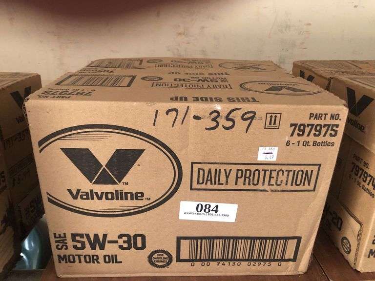 (12) qt. Valvoline SAE 5w-30 Motor Oil