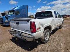2005  Chevrolet  Silverado 1500 LS   Extended Cab 4D