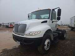 2005  International Harvester  8500  Truck