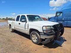 2005  Chevrolet  Silverado 1500 LS   Extended Cab 4D
