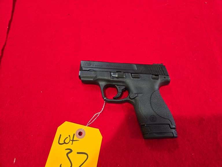 Smith & Wesson  M&P 9 Shield  9mm   Pistol