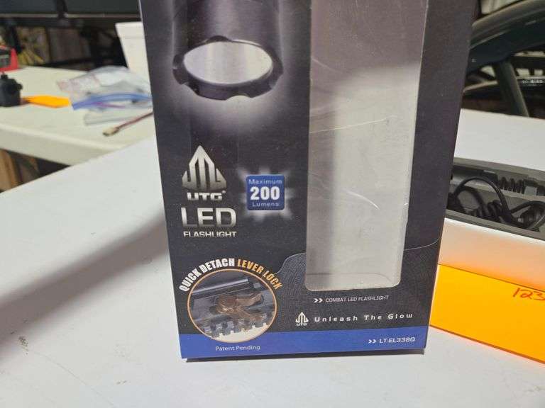 UTG LED Flashlight w/Pressure Pad
