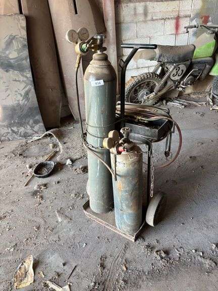 Cart with 2 bottles and torches