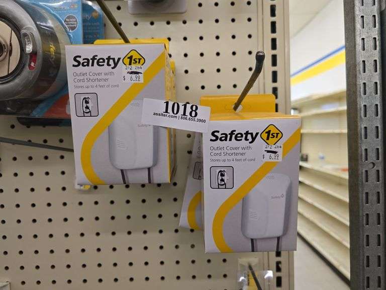 (4) Safety First outlet Cover w/Cord Shortener