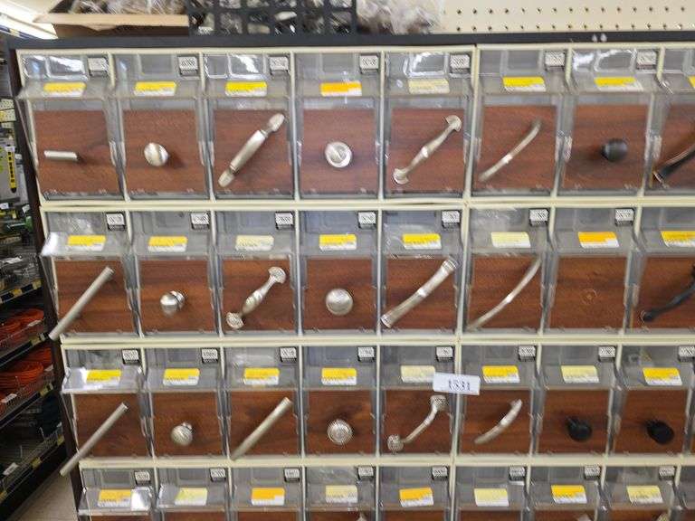 Pulls & Hinges incl. Display