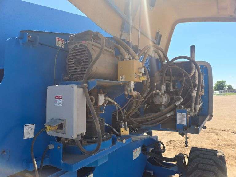 2010  Genie  S-65  Man Lift