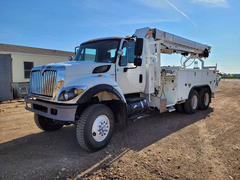 2011  International Harvester  SX525  Truck  Digger Derrick Truck