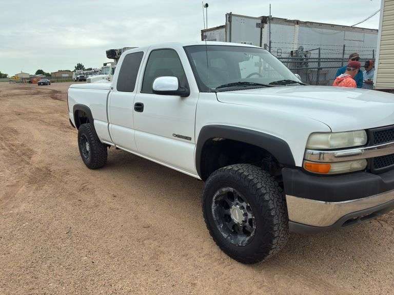 Chevy 2002  Chevrolet  Silverado 2500   Extended Cab 4D  Pickup