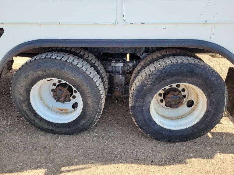 2011  International Harvester  SX525  Truck  Digger Derrick Truck