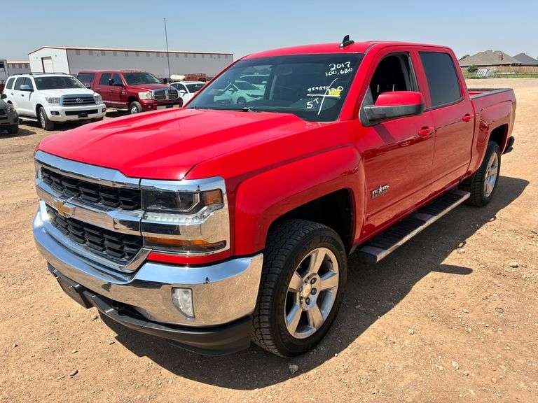 2017  Chevrolet  Silverado 1500 LT  Crew Cab / LWB / SWB 4D