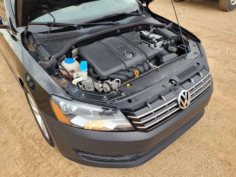 2012  Volkswagen  Passat SE  Sedan 4D
