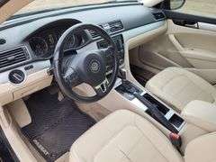 2012  Volkswagen  Passat SE  Sedan 4D