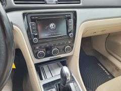 2012  Volkswagen  Passat SE  Sedan 4D