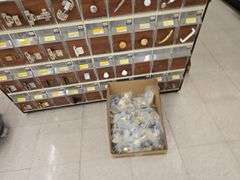 Pulls & Hinges incl. Display