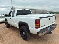 Chevy 2002  Chevrolet  Silverado 2500   Extended Cab 4D  Pickup