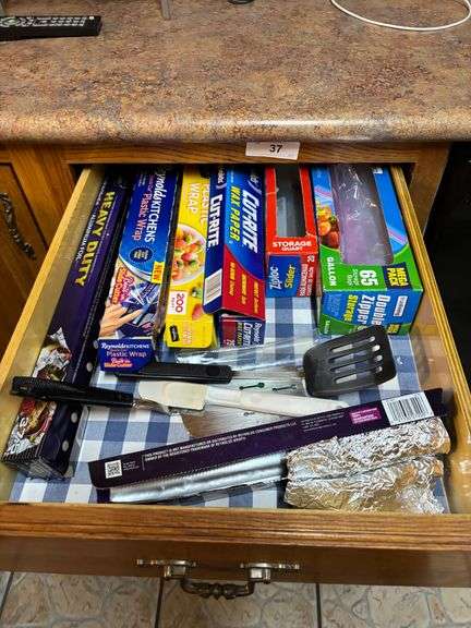 Ten foil, spatulas, plastic bags, plastic wrap misc