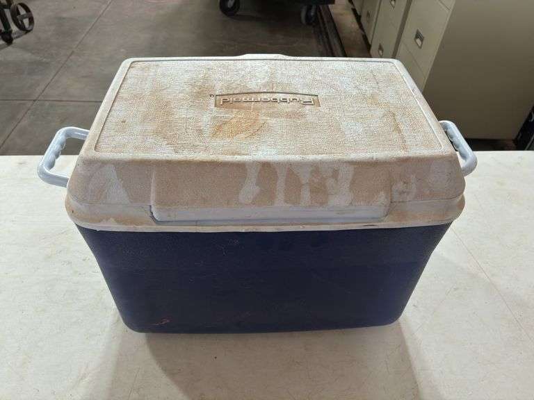 Rubbermaid Cooler