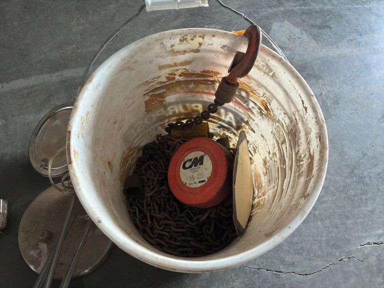 5 Gallon Bucket Containing CM Series 622 1/2 Ton Hois