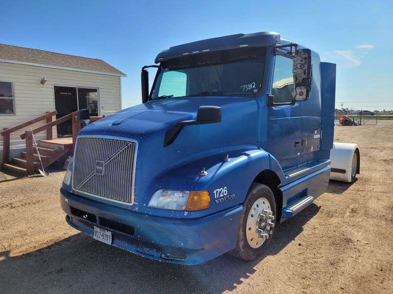 2000  Volvo  VNL  Truck