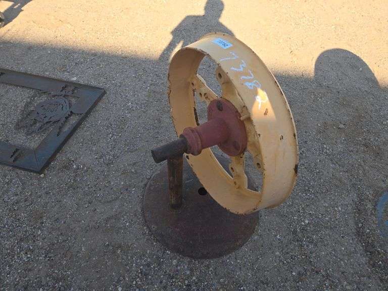 Wheel Yard Art (19"x31")
